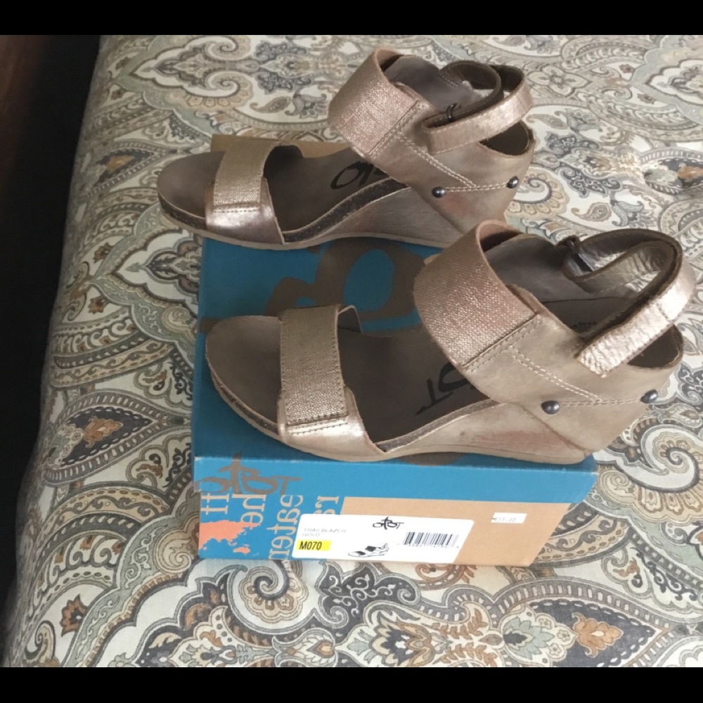 OTBT METALLIC WEDGES EUC - Picture 2 of 4